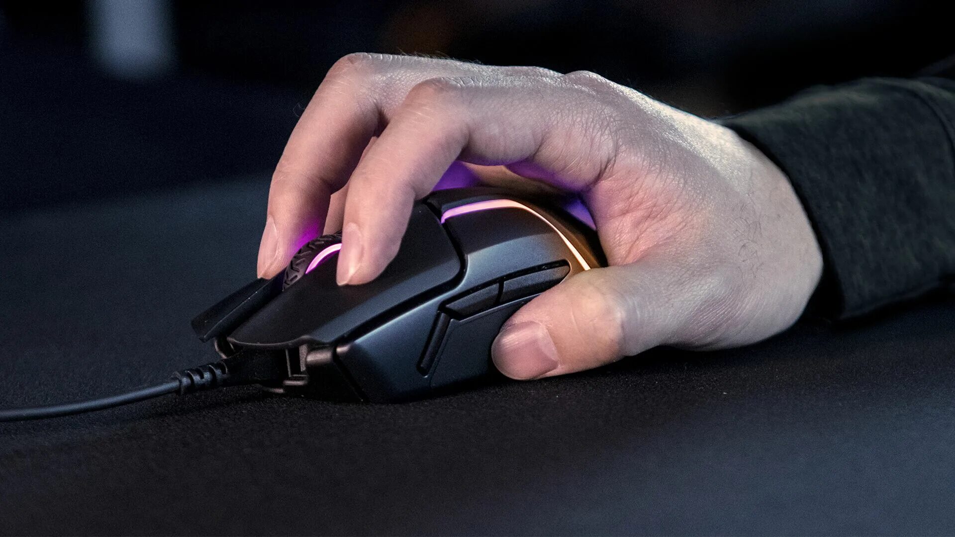 Как выбрать компьютерную мышь. Steelseries rival 600. рука на мышке. компьютерная мышка в руке. компьютерная мышь хват мыши.