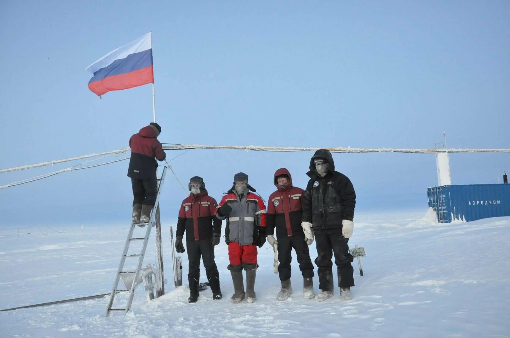 Россия 1 экспедиции. Полярная станция Беллинсгаузен. Научная станция Беллинсгаузен в Антарктиде. Российская антарктическая станция Беллинсгаузен. Первая Советская Полярная станция «Беллинсгаузен»..