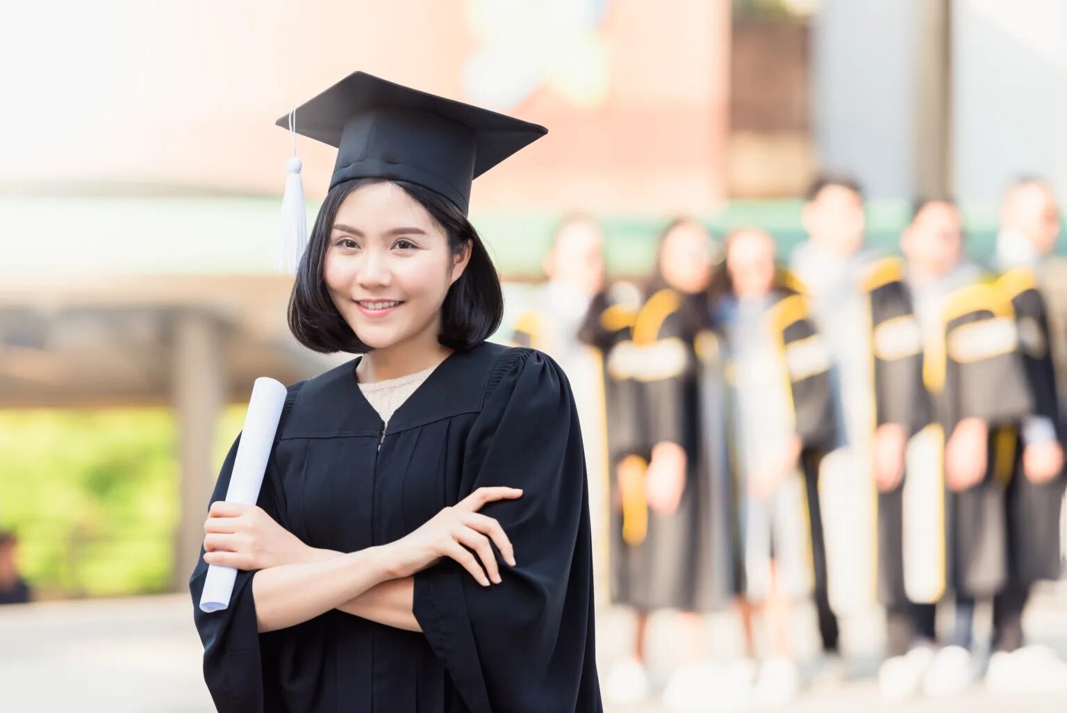 Chinese student girls. Девушка с книгой. Китаянка с учебником. Asian student girl. День студента азиатка.