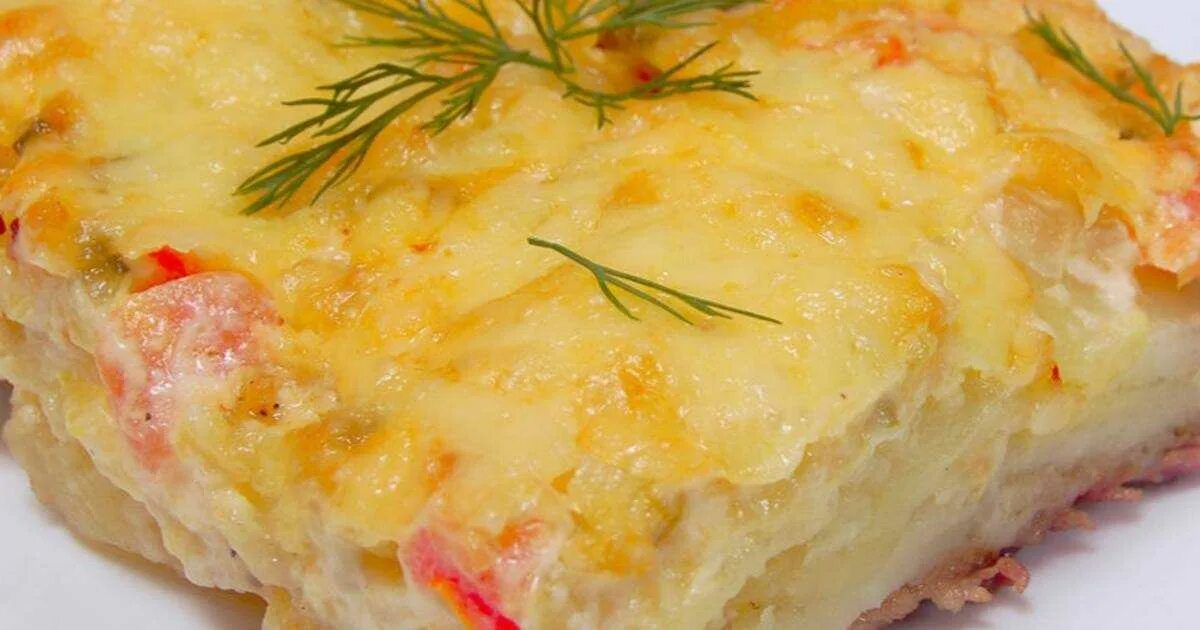Картошка с филе под шубой. Свинина под шубой. рыба запеченная под шубой. мясо под шубой с сыром. мясо под картофельной шубой в духовке с сыром.
