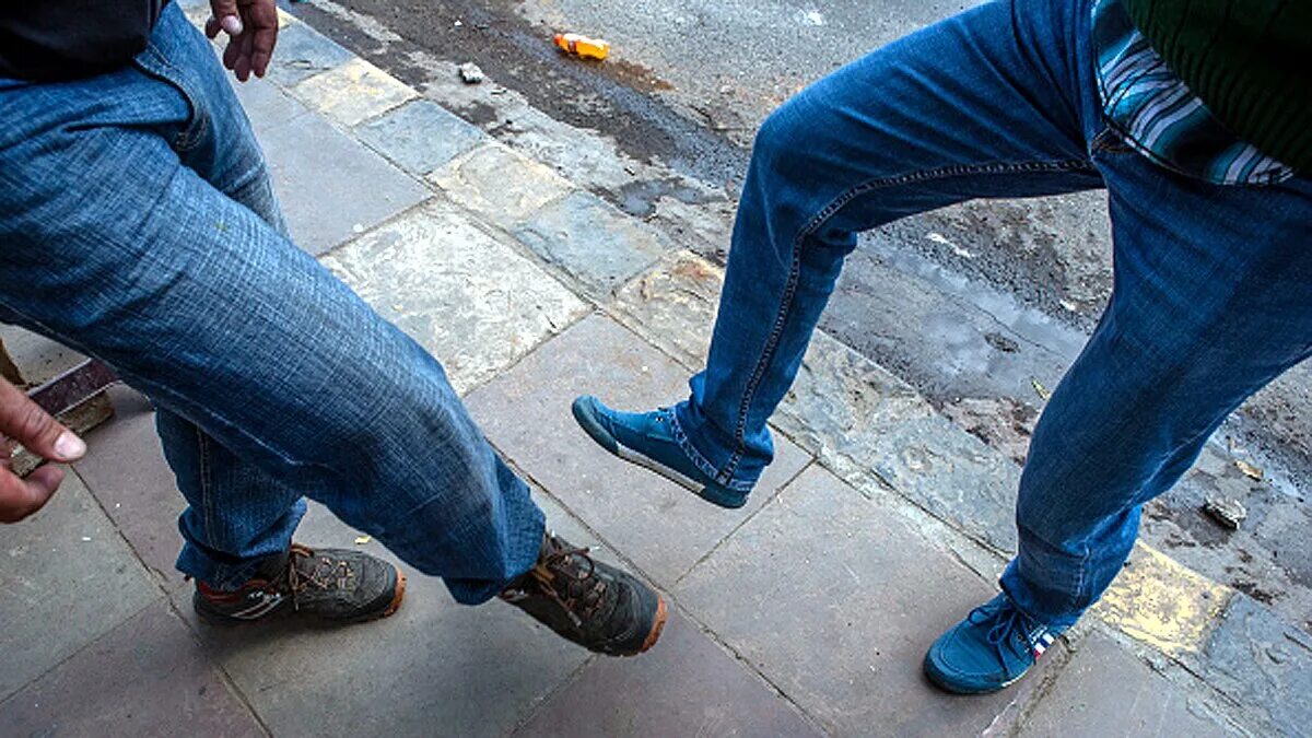 кот мем 2021. дай пять картинка. 35 лет палец. дай пять ногой. 5days для ног.