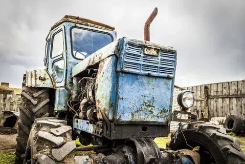 Сломанный трактор