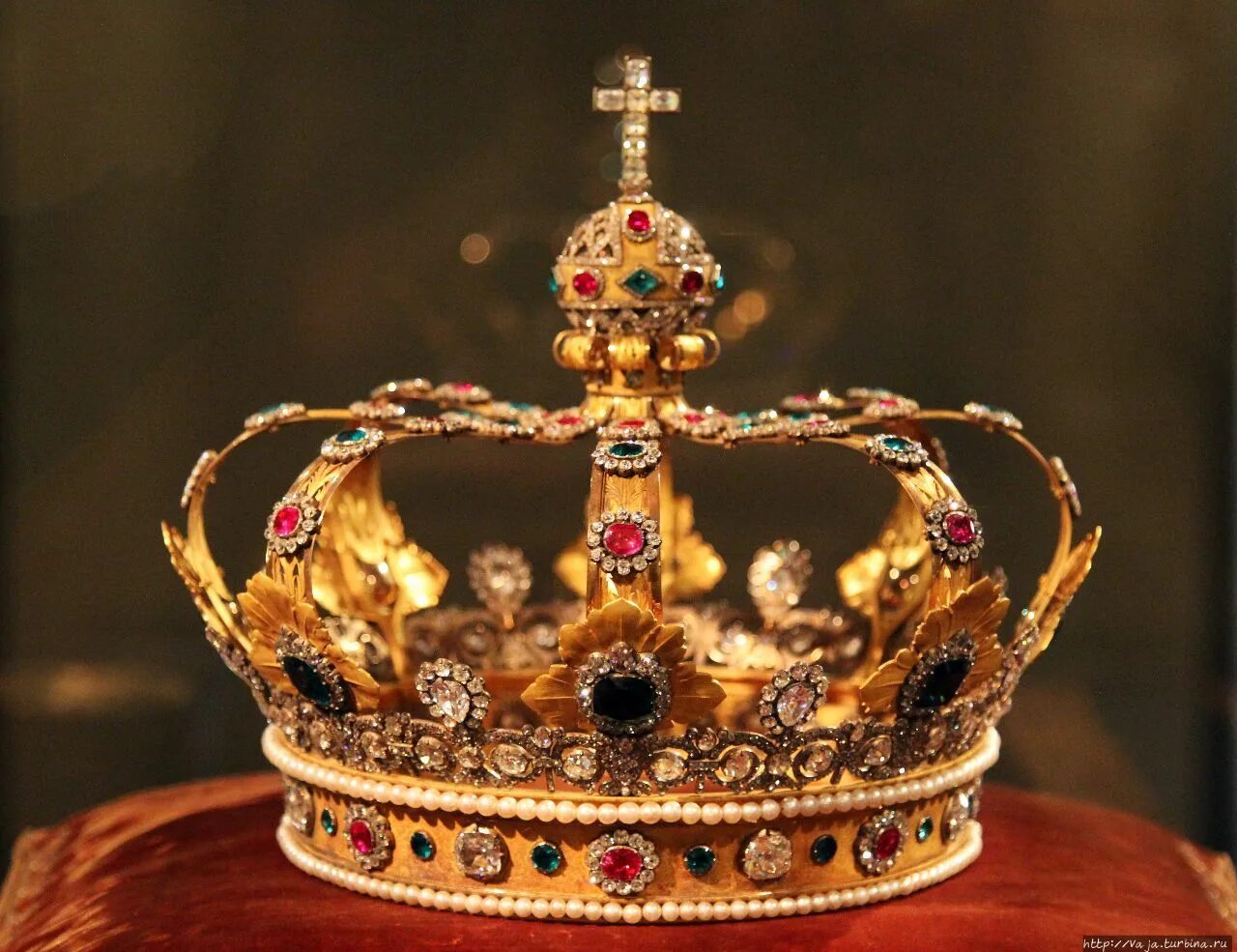 Царская сокровищница. Корона короля Дании Кристиана IV. Корона Мономаха. Корона византийского императора. Корона баварских королей.