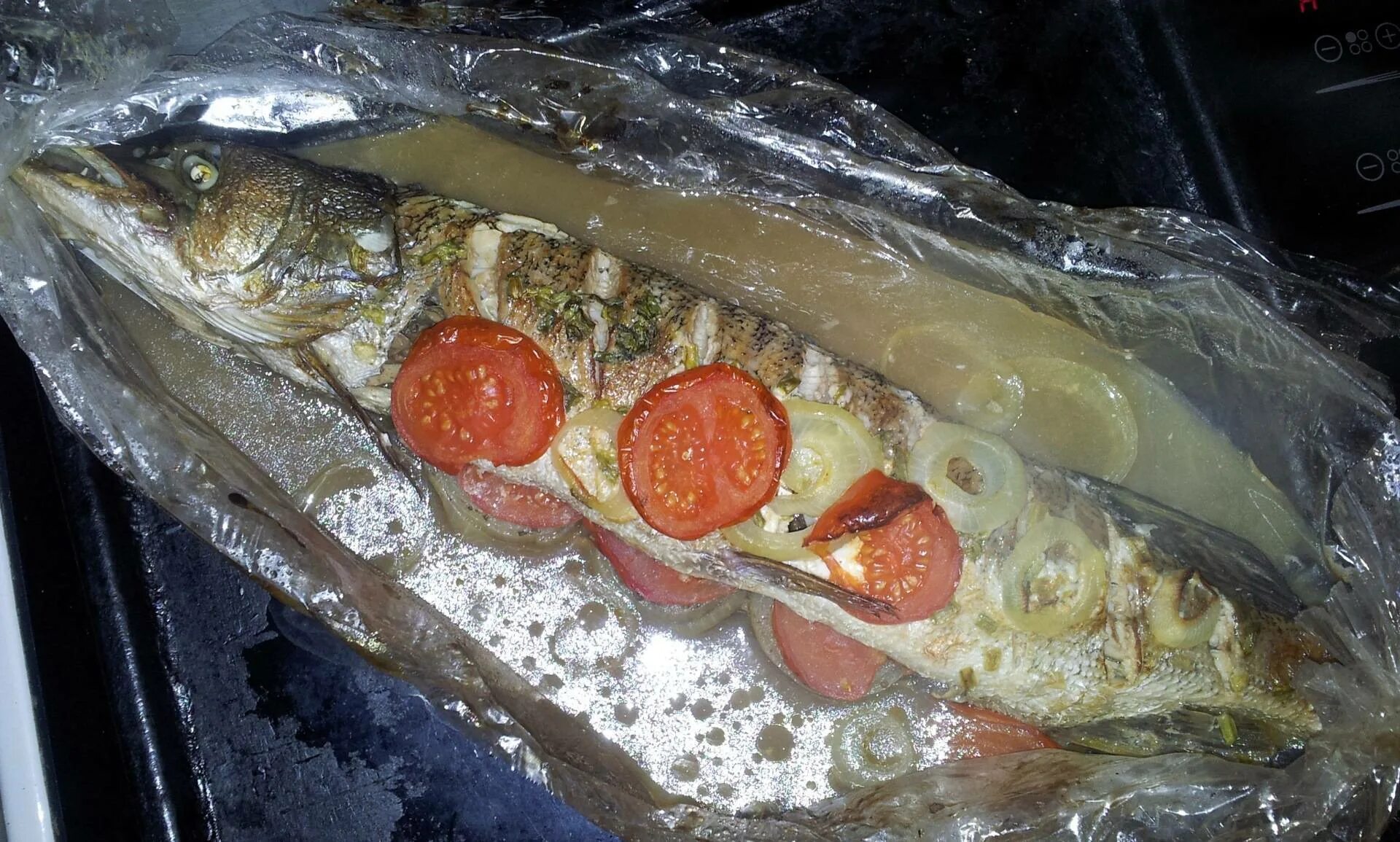 Рецепт щуки в духовке в фольге целиком. Щука фаршированная в духовке. Щука фаршированная овощами. Щука в духовке в фольге с лимоном. Щука в духовке в фольге целиком.