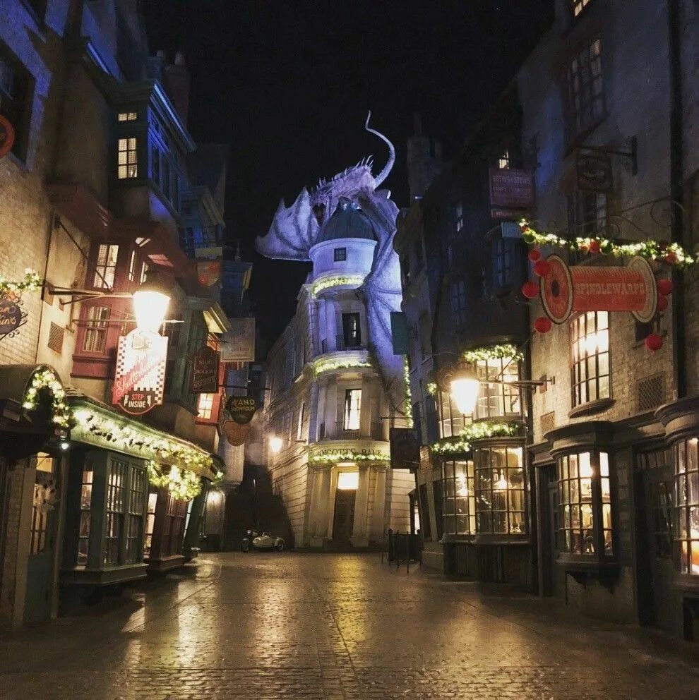 Diagon alley. Косой переулок в лондоне. Хогсмид. Косая аллея спб. Косой переулок букнук.