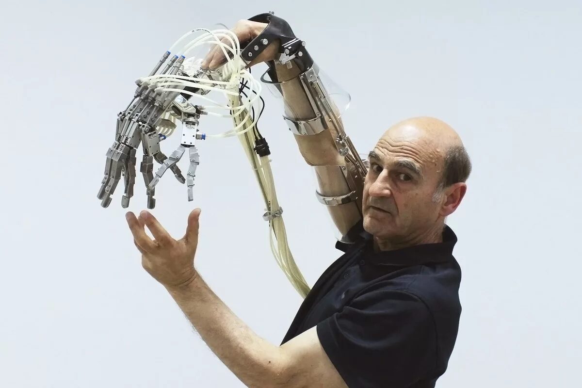 Включи робот руку. Робо рука. Включи робот руку. Робо рука. Включи робот руку.