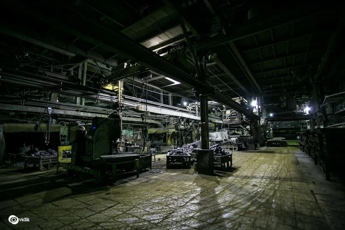 Тракторный завод брянск цех. Челябинский завод уралтрак. Цех высокоточных станков чтз. Цеха чтз. Цеха чтз.