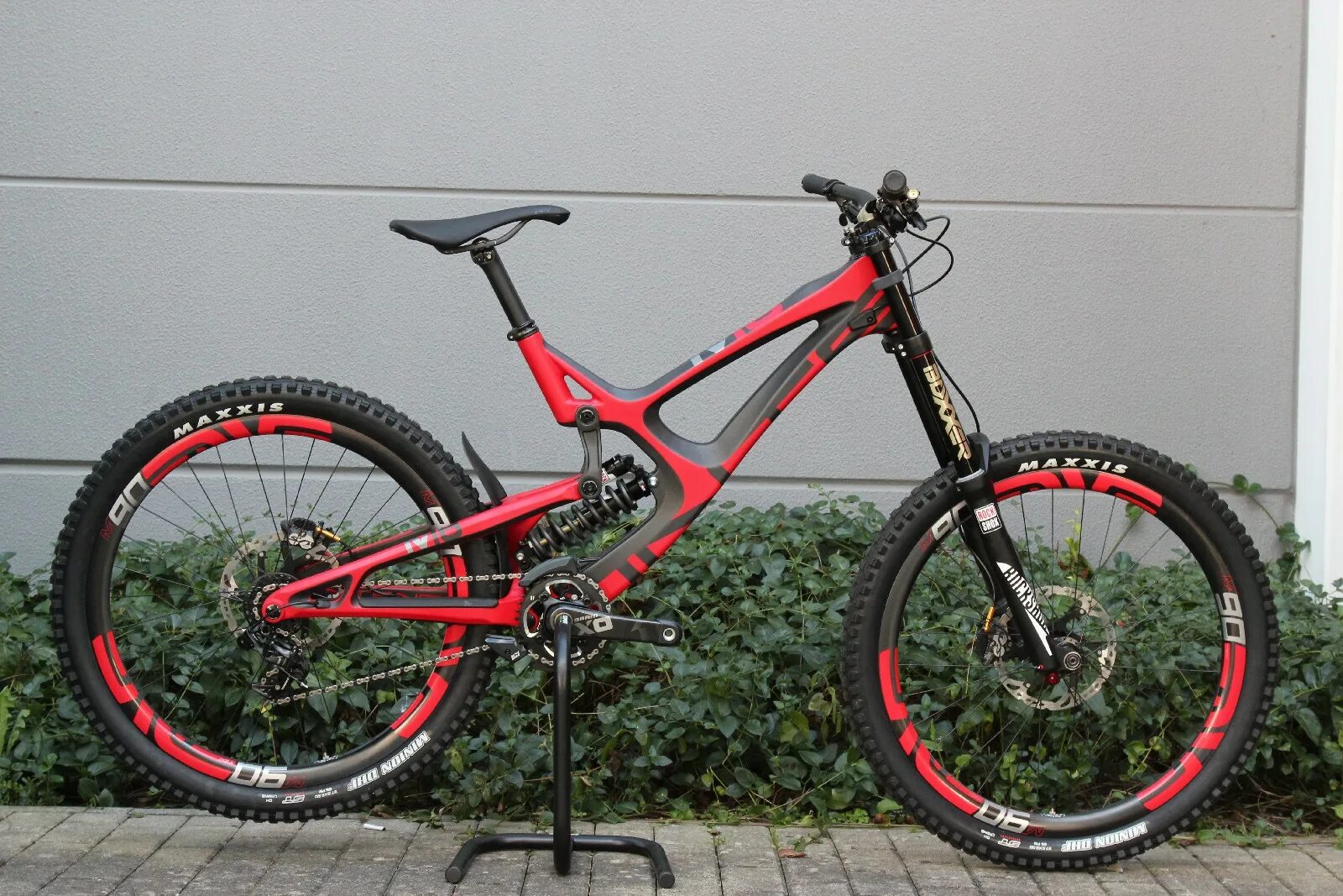Santa cruz v 10 2015. Большой горный велосипед. Большой горный велосипед. Большой горный велосипед. Мтб велосипед даунхилл.