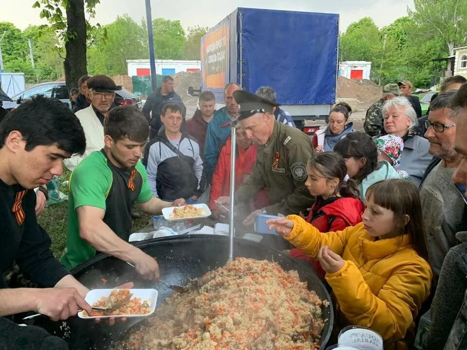 База канал новости. Волгоградцы. Волгоград ДНР день Победы.