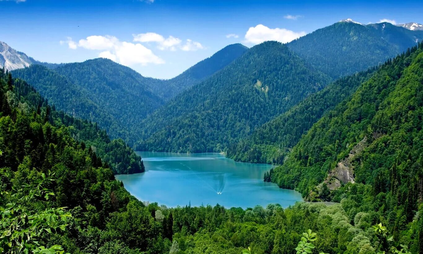 Абхазская республика. Озеро Рица Абхазия. Чёрное море Абхазия озеро Рица. Абхазия Гагры озеро Рица. Озеро Рица Пицунда.