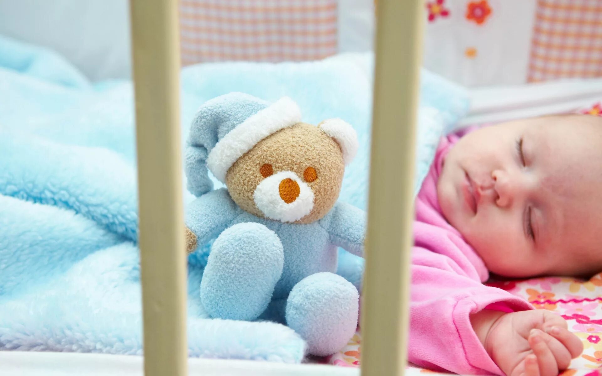 Чему снится выбирать ребенка. Кровати для детей. Чему снится выбирать ребенка. Малыш в кроватке. Сколько должен спать ребёнок.