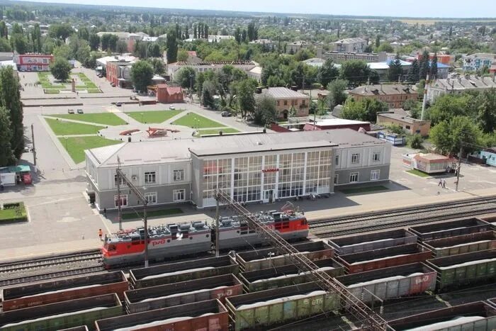 Рабочий поселок таловая воронежская область. Жд вокзал таловая. Кинотеатр октябрь таловая. Р. Жд вокзал таловая.
