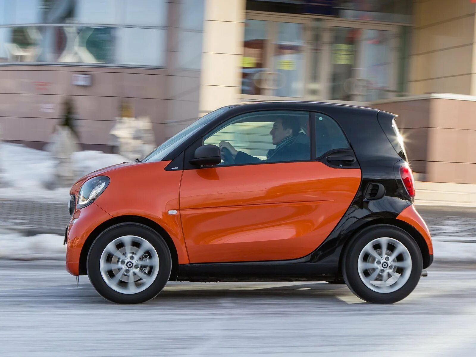 Есть ли двухместные. Смарт Fortwo Coupe 2015. Мерседес смарт Fortwo. Мини-кар Smart Fortwo 2. Mercedes Smart Fortwo 2015.