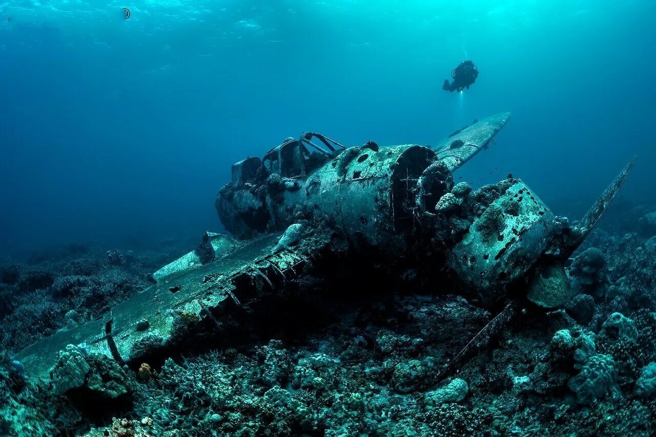 Затонувшие корабли на дне. Посейдон корабль затонул. морское дно. кладбище затонувших кораблей. корабли под водой.