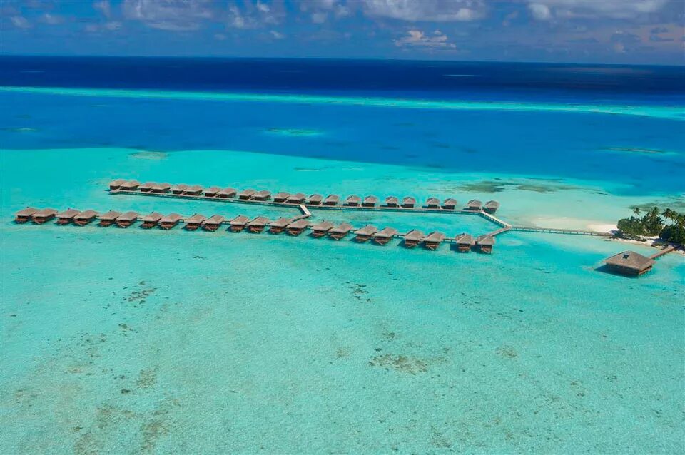 Separate island. Медхуфуши Исланд Резорт Мальдивы. Мальдивы Medhufushi Island Resort 5 Мальдивы. Остров Диффуши Мальдивы. Medhufushi Island Resort 5 фото.