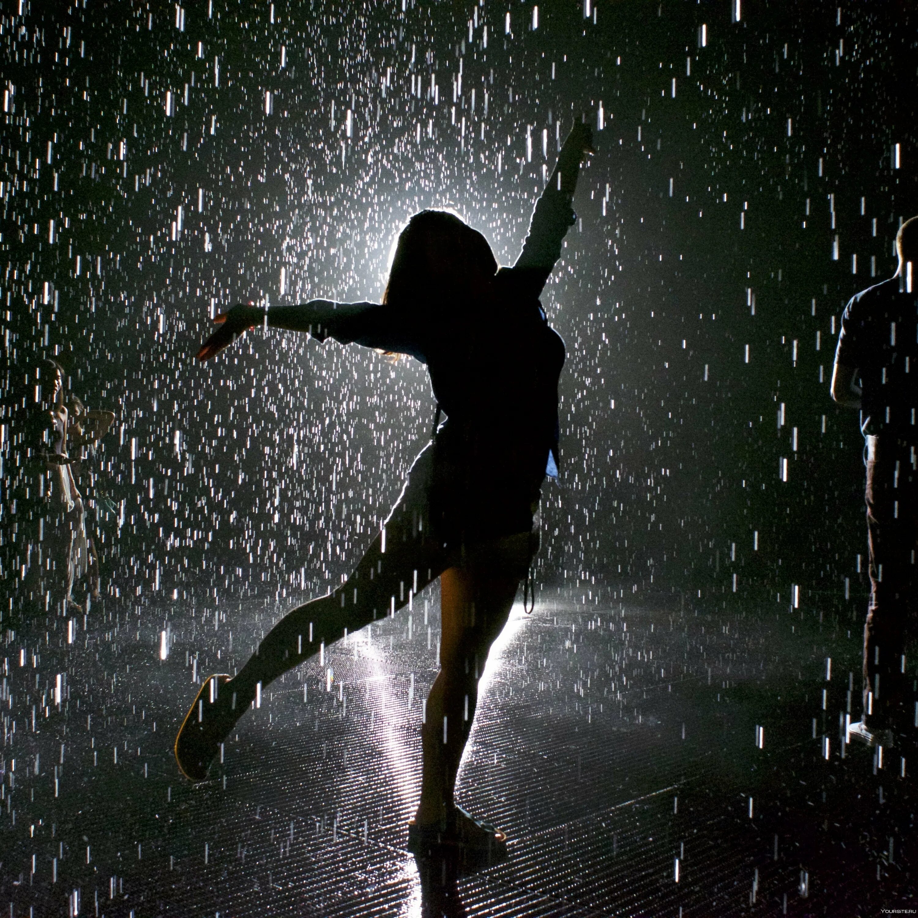 Вивиан Грин танцевать под дождём. Танцы под дождем. Девушка под дождем. Танцующая под дождем.