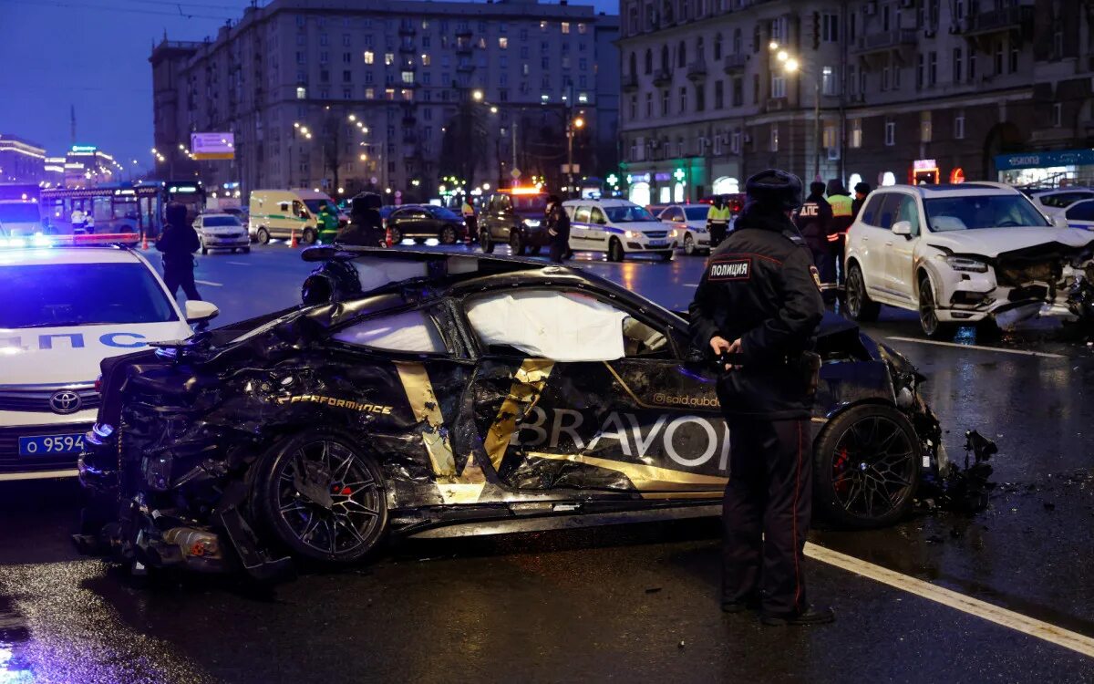 Блоггер эдвард билл. Авария в москве на садовом кольце. Авария в москве с блоггером эдвард бил. Эдвард бил и мария артемова. Дтп блоггера.