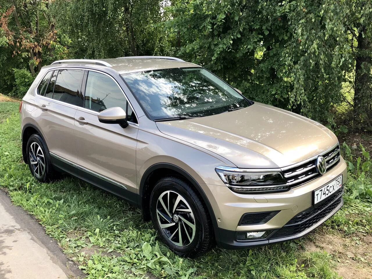 Сколько стоит volkswagen tiguan. VW Tiguan 2. Фольксваген Тигуан 2.2. Tiguan Volkswagen Tiguan. Фольксваген Тигуан 1.4.