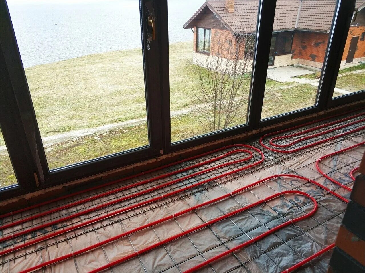 Теплый пол под подоконник. Подоконник с подогревом. Теплый подоконник. Конвектор в подоконник. Как сделать теплый подоконник.