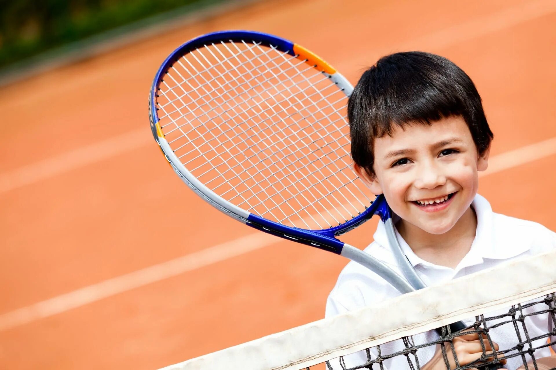 I play tennis. Изнаур Ахмаев. Большой теннис. Дети спортсмены. Большой теннис дети.