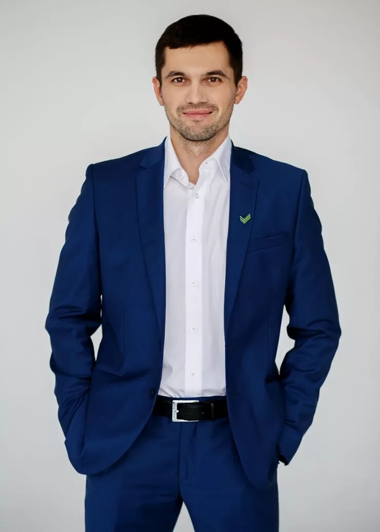 костюм миллионера. миллионер магазин мужской одежды. фабрика большевичка мужские костюмы. мужчина в костюме. костюм тройка коричневый.