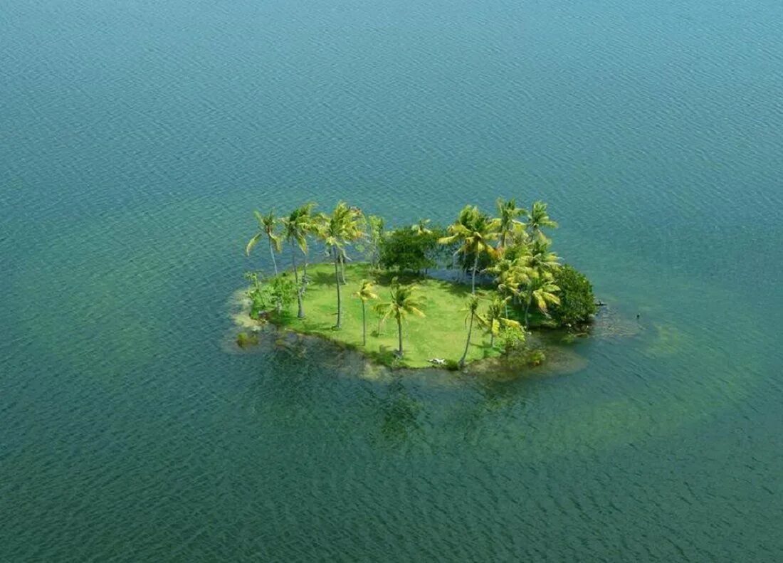 Остров Грин Айленд вид сверху. Зеленый остров (Green Island in Kuwait). Остров Робинзона Абхазия. Красивые маленькие острова. Пресная вода на острове