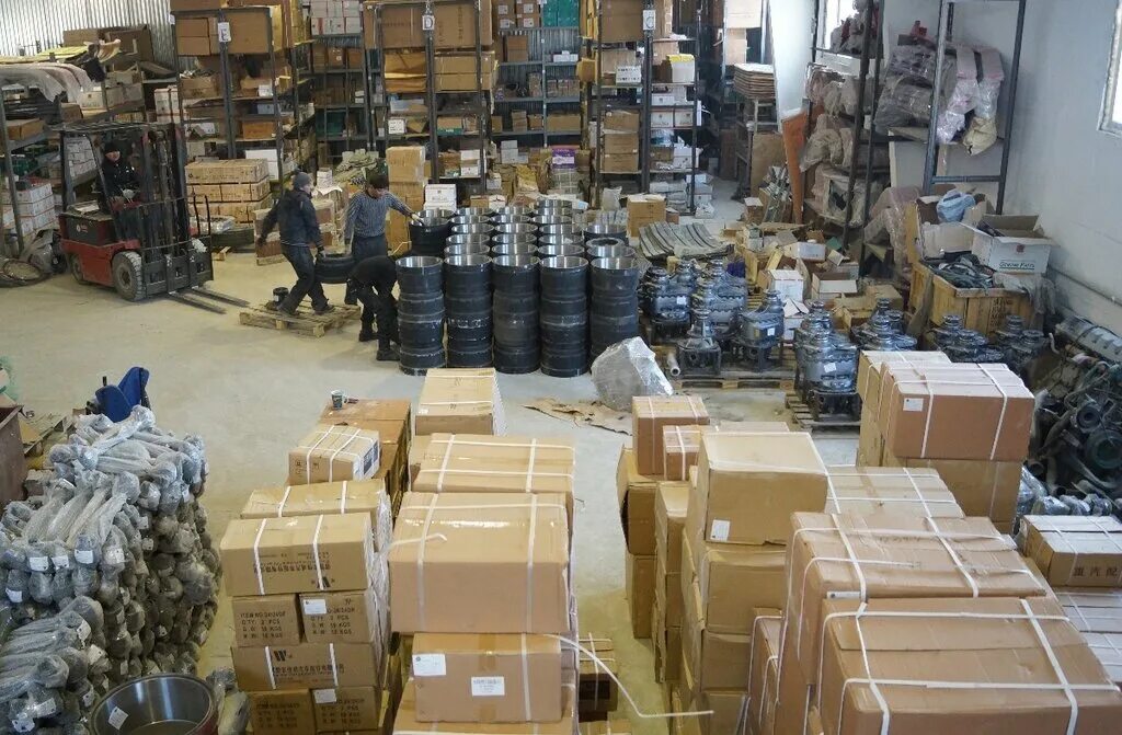 склад оптовой торговли. оптовая фирма поставщик. склад с продуктами. оптовая торговля. склад товаров.