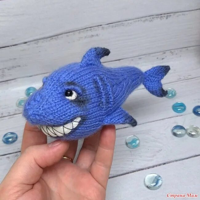 Акула амигуруми крючком. Акула крючком. Акуленок амигуруми. Акула крючком. Игрушки амигуруми акула.