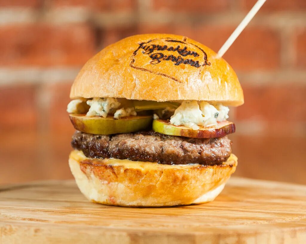 самые вкусные бургеры в москве. самые сочные бургеры. московский гамбургер. самые вкусные бургеры в москве. самые вкусные бургеры в москве.