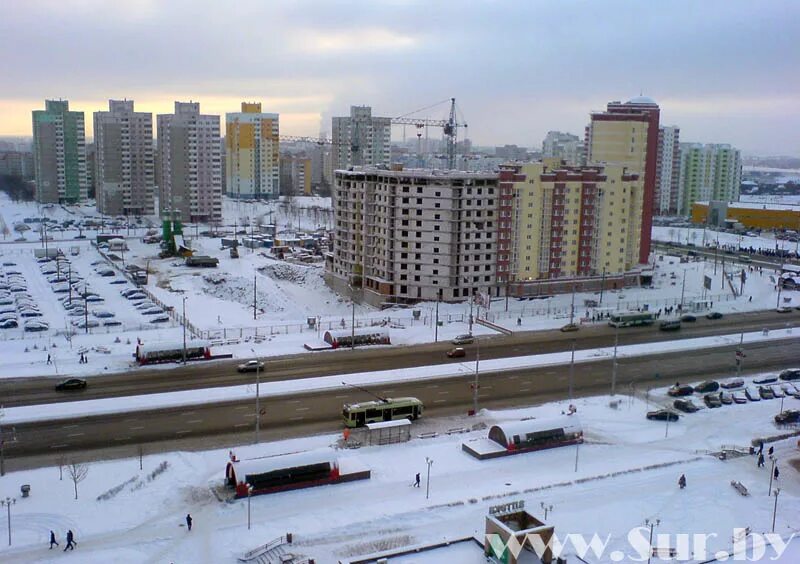 Микрорайон каменная горка. Каменная горка Минск. Материк Притыцкого фото стоянки рядом. Каменная горка Минск фото домов.