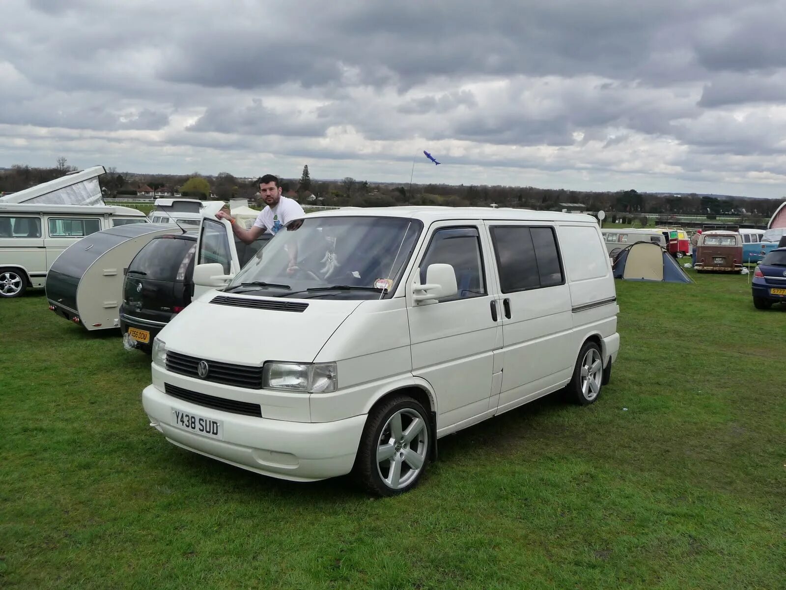 Транспортер т4 2. Фольксваген Transporter t4. Volkswagen Transporter t4 белый. Т-4 Фольксваген-т4. Фольксваген t4 Транспортер белый.