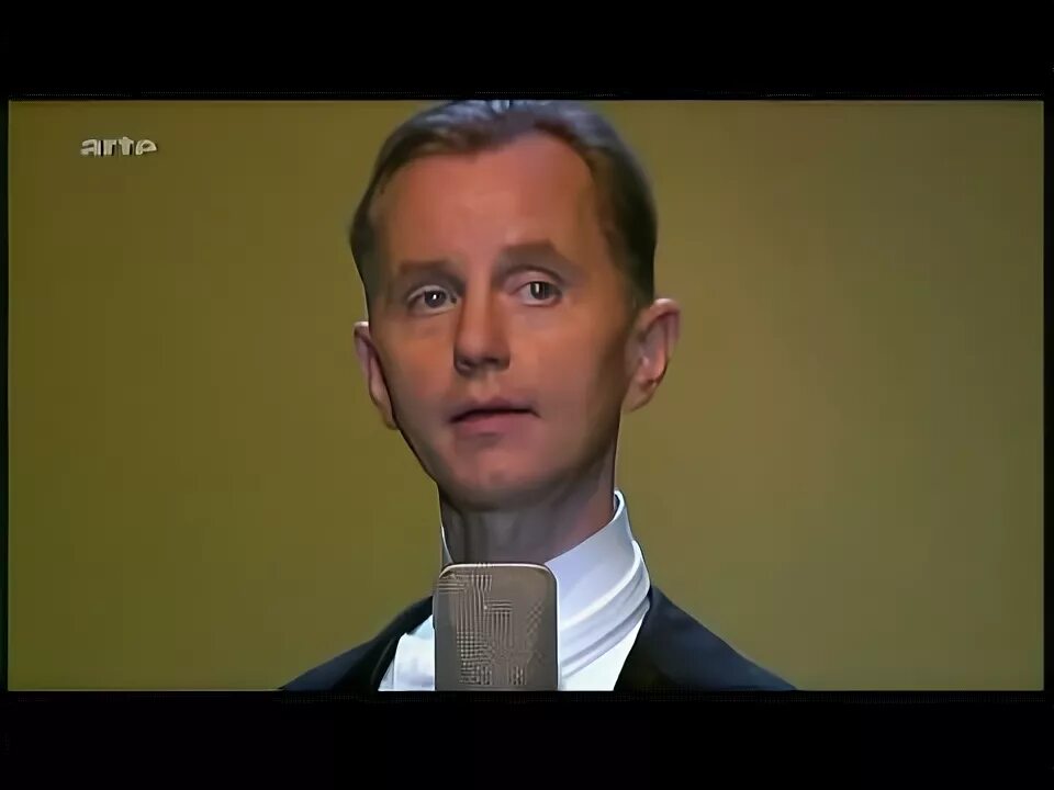Max raabe oops i did it again. Макс раабе. max raabe 2025. макс раабе упс.