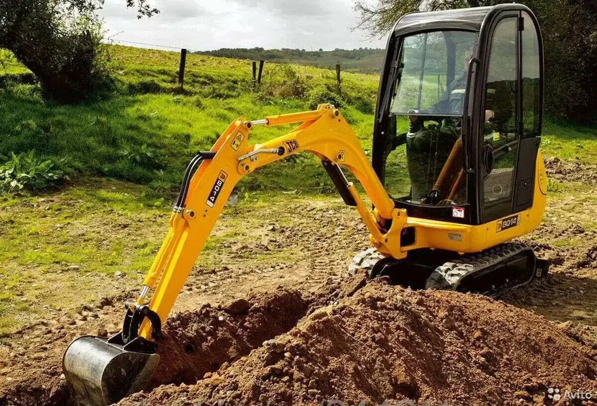 Рытье экскаватором. Мини экскаватор JCB 3.5 тонны. JCB 8035 ZTS. Мини экскаватор JCB 8008. Мини экскаватор JCB 8018.