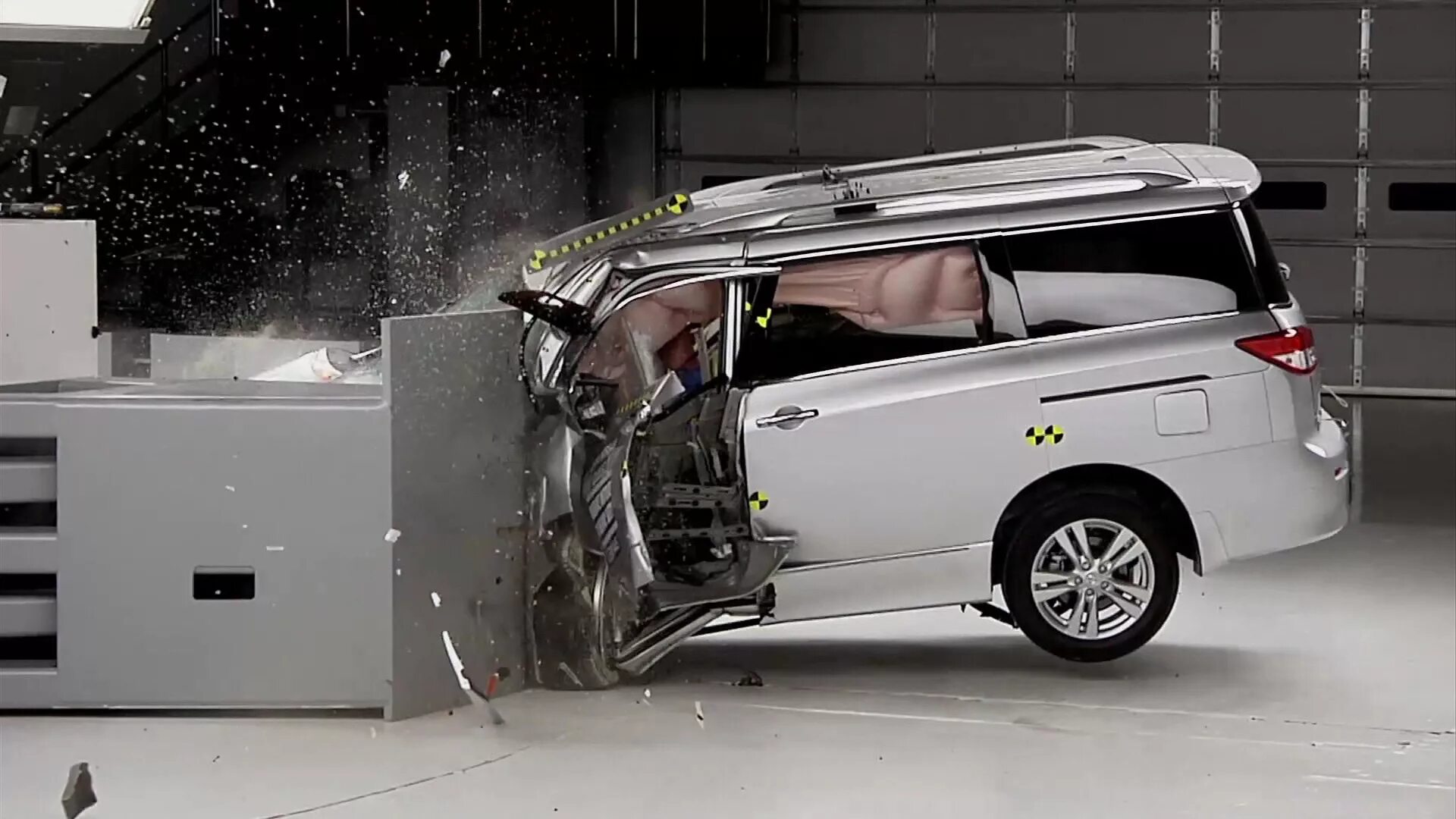 Chrysler 200 crash Test IIHS. Nissan Presage crash Test. Краш тест ленд Крузер 200. Краш бокс автомобиля.