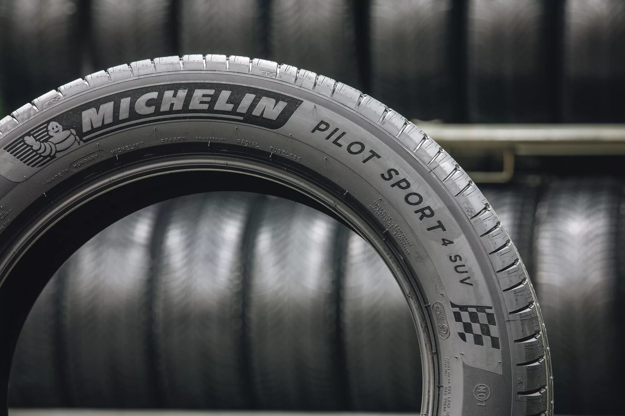 Pilot sport шины. Michelin Pilot Sport 4 SUV. Pilot Sport 4 SUV XL Michelin. Michelin Pilot Sport 4 SUV 235/65 r17 108w. Michelin 275/40r22 108y XL Pilot Sport 4 SUV TL.