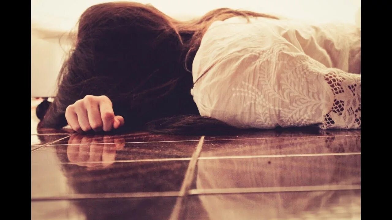 Sad girl syndrome speed up. Depressed girl. Sad girl syndrome speed up. Грустное лицо. Корейские девушки грустные.