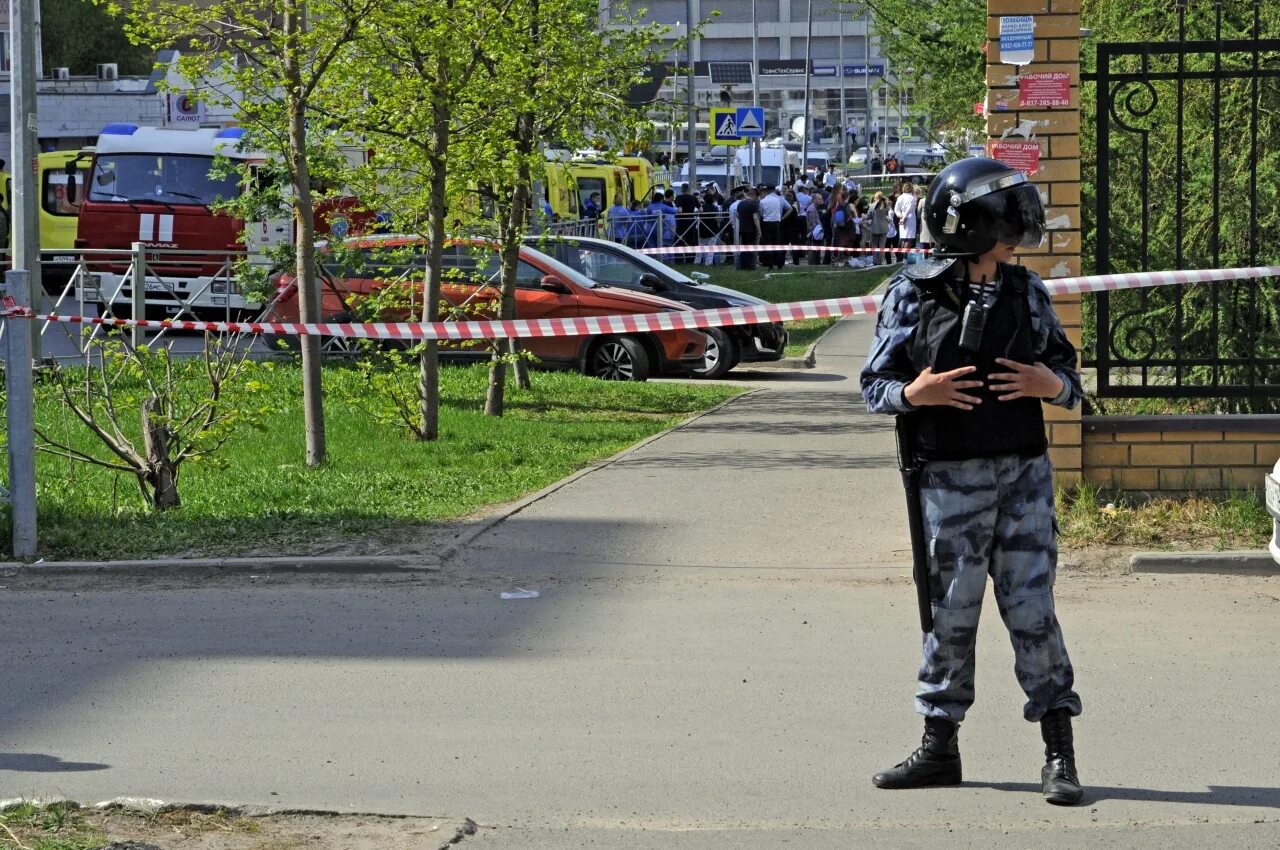 Школа заминирована новости. В Казани заминировали школу. Минирование школ. Заминирование школы в Казани. Ложное минирование.