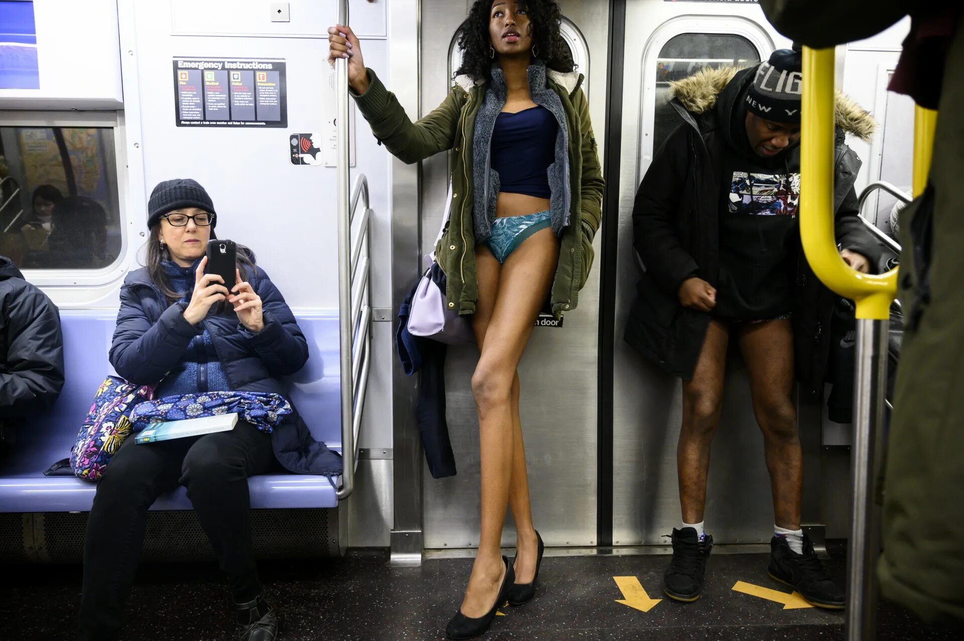 No pants subway ride москва. No pants subway ride москва. Японки без штанов. No pants subway ride москва. В метро без штанов 2016 москва.