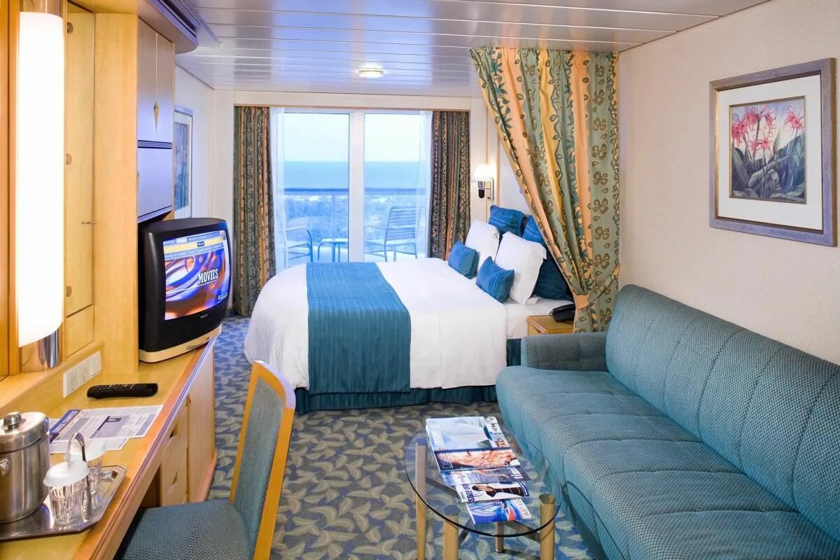 Как называется каюта в корабле. Rhapsody of the seas каюты. каюта роял сьют. роял карибиан каюты. лайнер mariner of the seas.