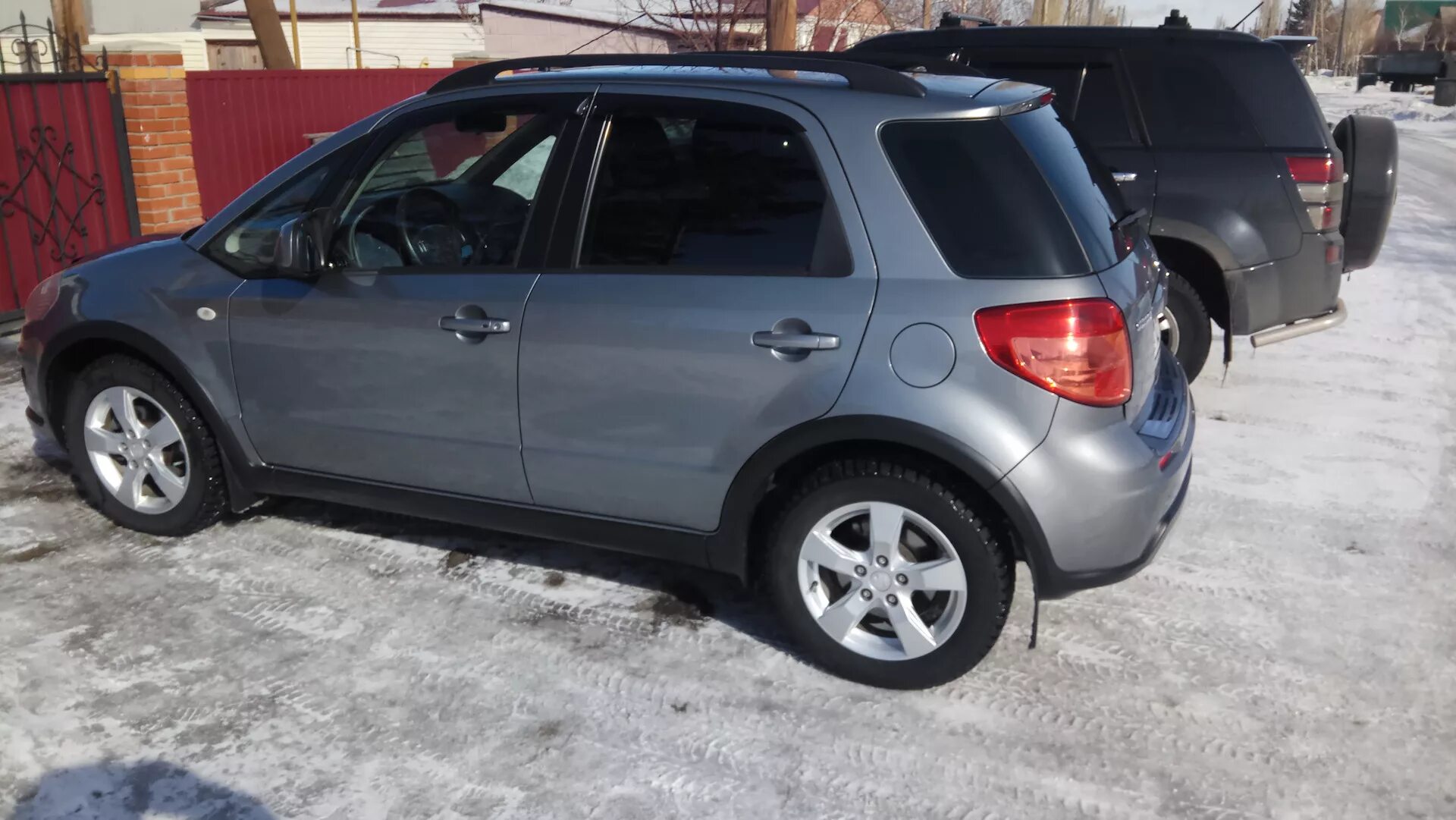 215 65 16 sx4. Колесо сузуки сх4. Сузуки сх4 шины и диски. Suzuki sx4 диски. Колесо сузуки сх4.