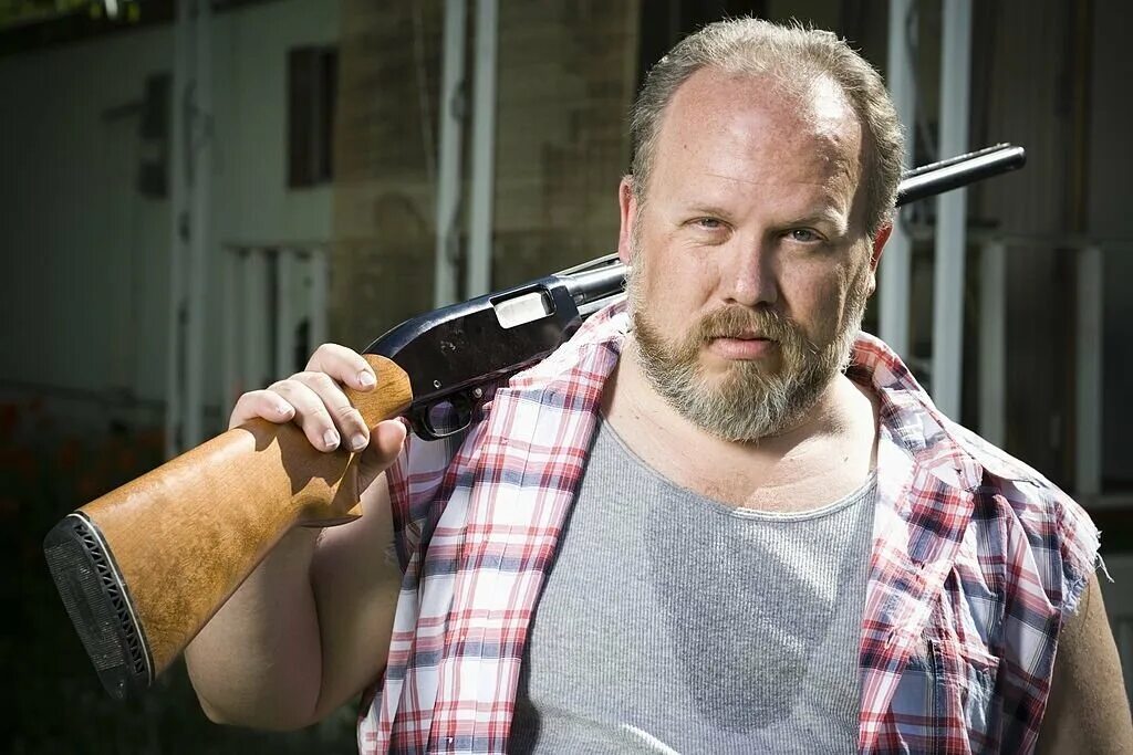 Реднеки на крыльце. Red neck jon. Реднек с ружьем. Реднек джон. Jon tigar.