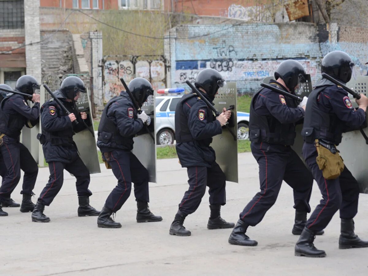 Действия наряда полиции. Полиция при массовых беспорядках. Заслон полиции. Пресечение массовых беспорядков ОВД. Массовые беспорядки МВД.