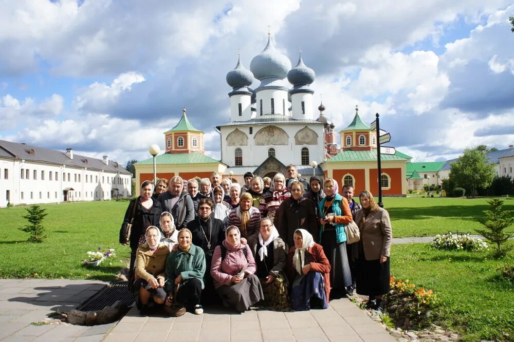 Спасо-Преображенский Соловецкий монастырь паломничество. Паломническая поездка Соловецкие острова. Паломническая служба Соловецкого монастыря, посёлок Соловецкий. Соловецкий монастырь экскурсии экскурсовод. Бараши паломническая