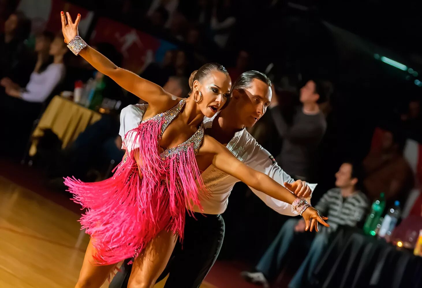 Ча-ча-ча танец. Бальные танцы латина. Бачата сальса соло. Василий толкачев танцор латины. Соло самба бальные танцы.