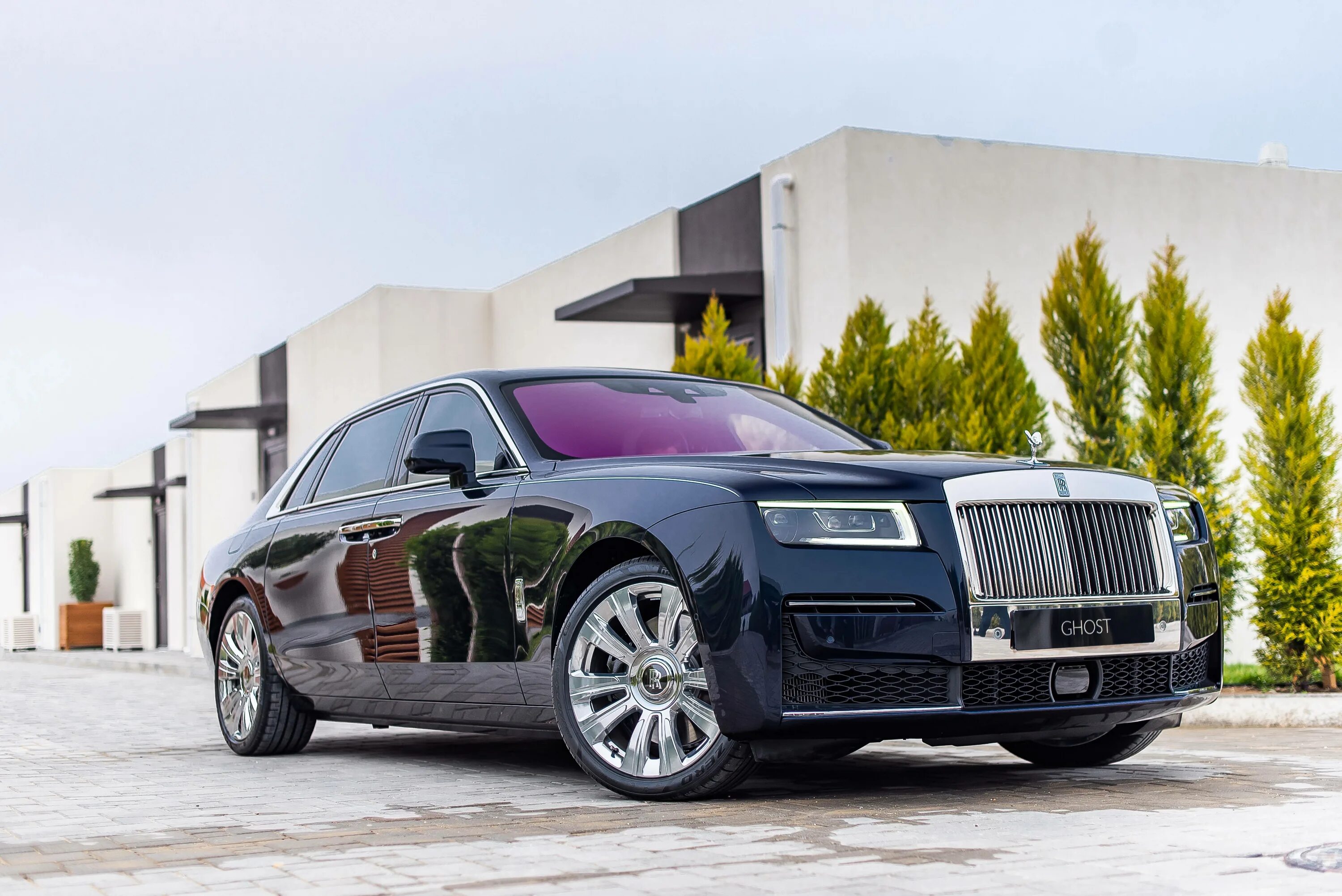 Роллс телефон. Rolls Royce Ghost 2022. Новый Роллс Ройс 2022. Роллс Ройс Фантом 2022. Rolls Royce Ghost 2023.