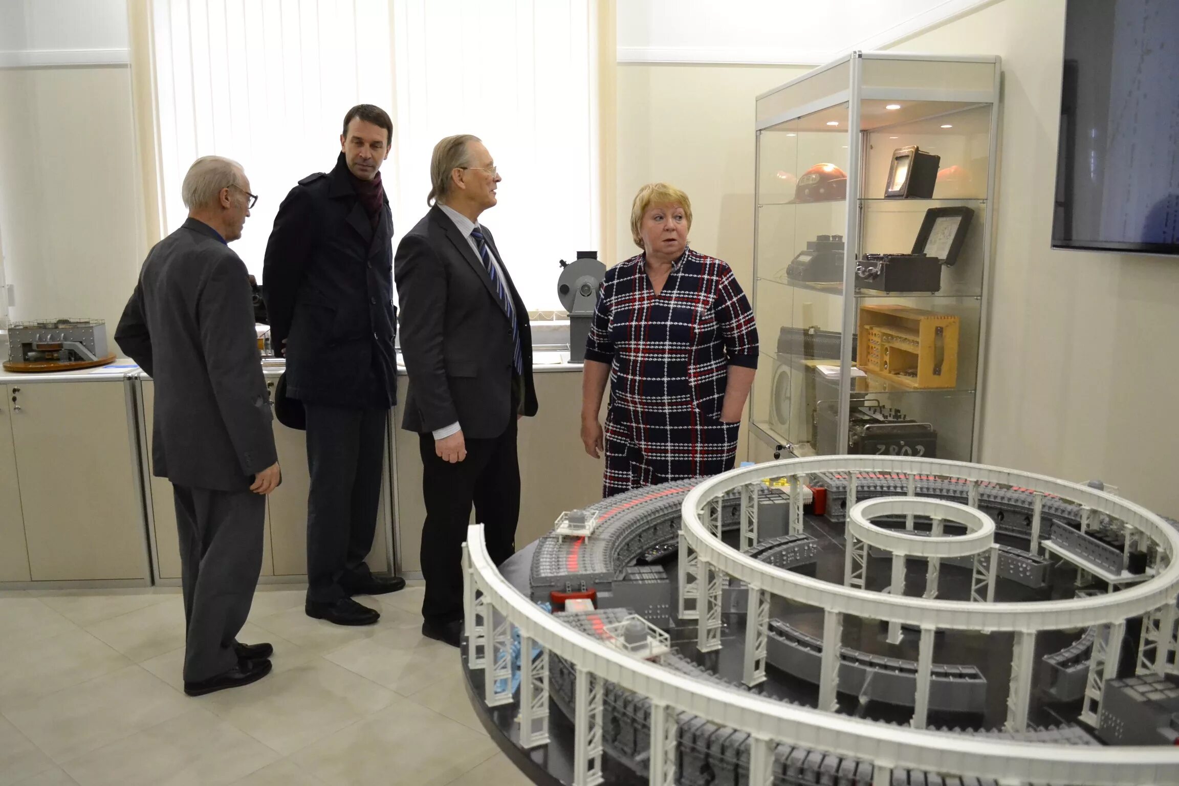 принятие решений. эффективное совещание. менеджмент. менеджмент иллюстрации. совещание.