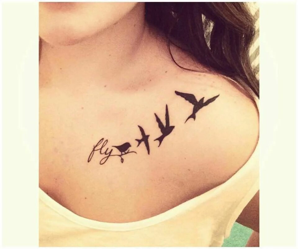 Тату ласточки для девушек. Тату ласточка. Тату ласточки на ключице у девушек. Тату ласточки на ключице у девушек. Тату на ключице.
