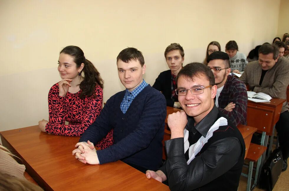 Студенты получат отсрочку. Студенты днр. донецкие студенты. иванченко донецкий университет. донецкий национальный университет днр фото студентов.
