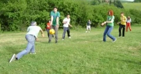 Играть в вышибало