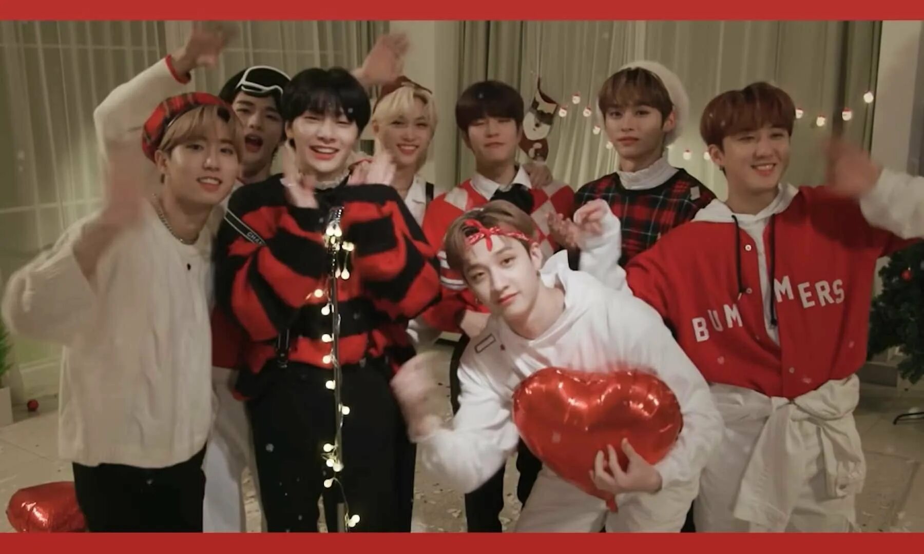 Stray kids winter falls. Карточка феликса stray kids christmas eve. Крисмас страй кидс. Stray kids placebo. Феликс christmas eve stray kids.